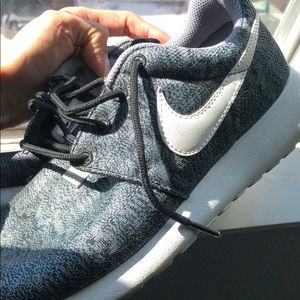 NIKE Roshe Run sneakers